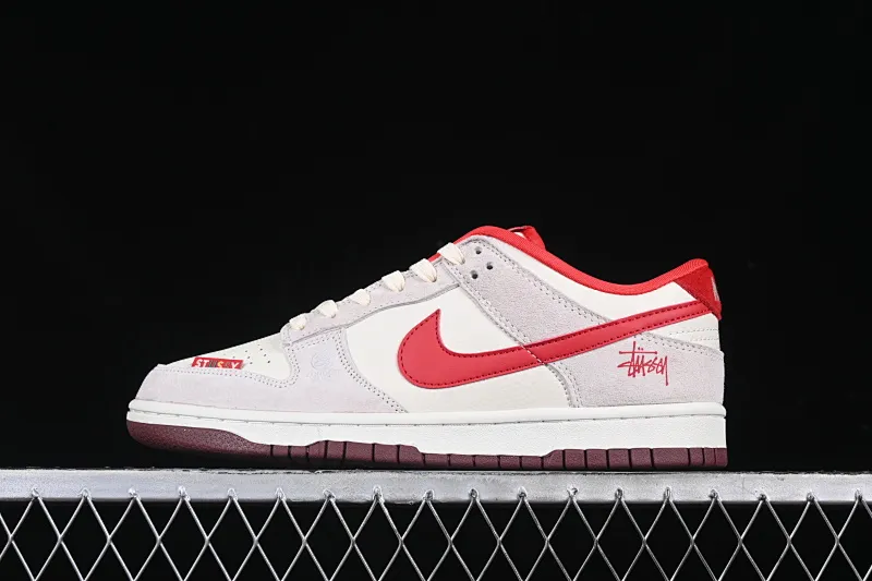 All categories Nk SB Dunk Series Nk SB Dunk Low High-end customized low-top sneakers Nk SB Dunk Low Stusi co-branded Zhuba red hook Anniversary high-end customized low-top casual sneakers KK1333-021